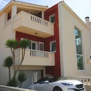 Apartmán Guliver, Slatine